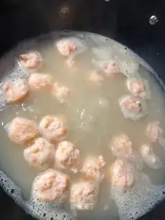 Shrimpballs and omelet soup