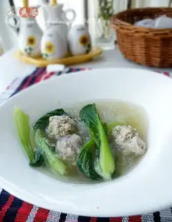 Meatball and vermicelli soup