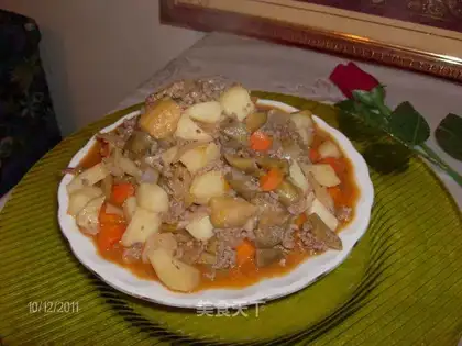 Stewed potatoes with minced meat