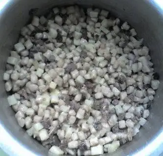 Dried potatoes and pork dough pimples