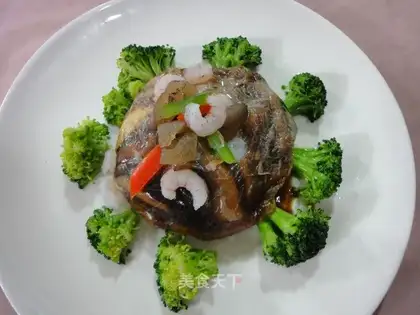 Stewed fungi with cicada clothes and seafood