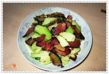 Fried pork with white sauce