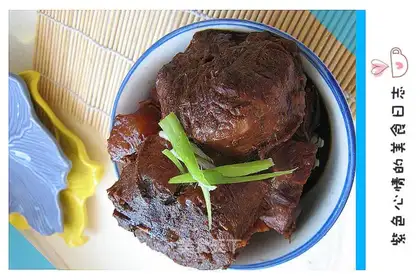 Electric pressure cooker making sauce beef