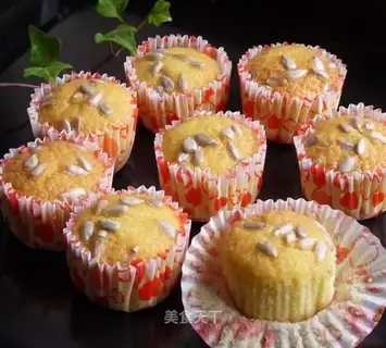 Fragrant melon seeds and almond cake