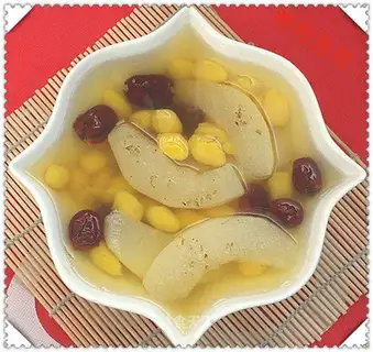 Stewed pear with ginkgo seeds