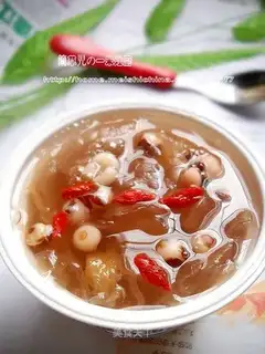 Gorgon euryale, wolfberry and tremella soup
