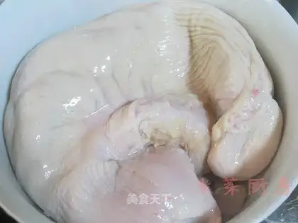 labor-saving cleaning of pork belly