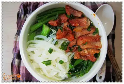 Pig head pork noodle soup