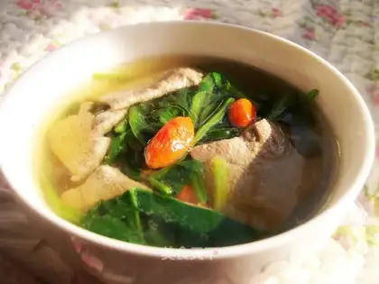 Pig liver and spinach soup