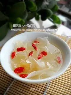 Rock sugar, wolfberry and tremella soup