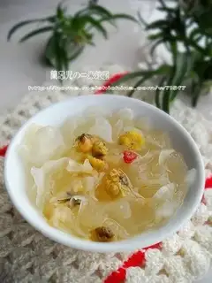 Qiju crystal sugar and tremella soup
