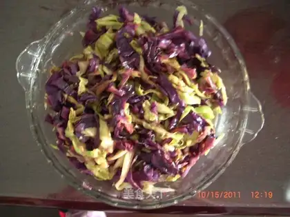 Cabbage mixed with purple cabbage