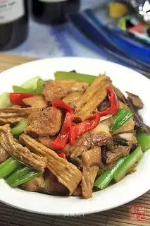 Braised fish with bamboo