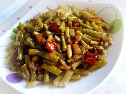 stir-fried minced pork with sour beans