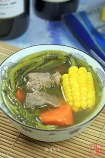 Stewed pork bone soup with watercress