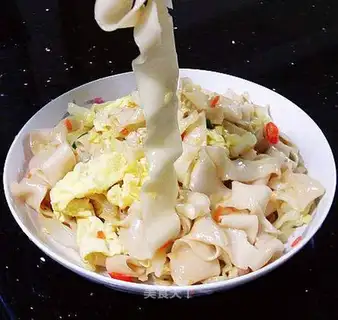 Fried noodles with shrimp skin and egg