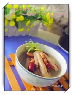 Peanut chicken feet soup