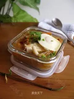Hot and sour sun egg soup
