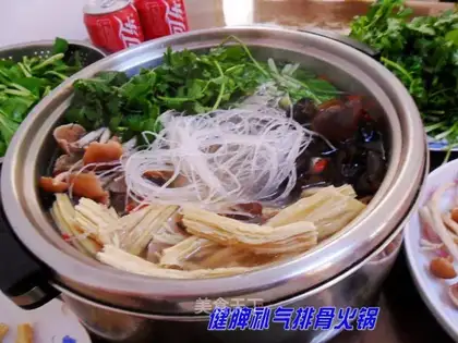 Splitting spleen and replenishing qi ribs hot pot