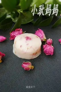Rose steamed cake