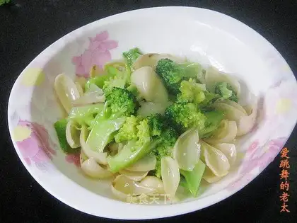 stir-fried lily with broccoli
