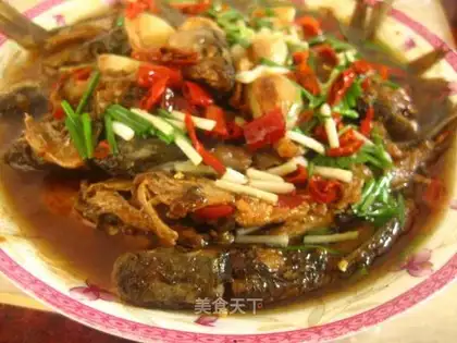 Braised fish with chopped pepper
