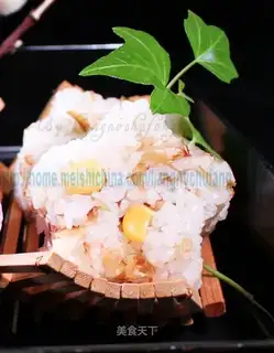 Flower shaped rice balls