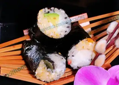 Two-color Juicui Seaweed Rice Ball