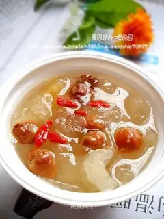 Ginkgo, wolfberry and tremella soup