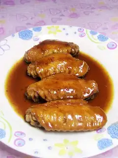 Stewed chicken wings in red wine
