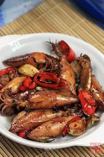 Fried Squid Tube with Ginger and Shallots