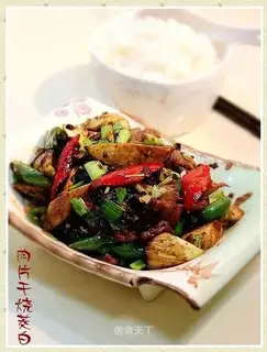 Stewed rice bamboo with dried pork slices