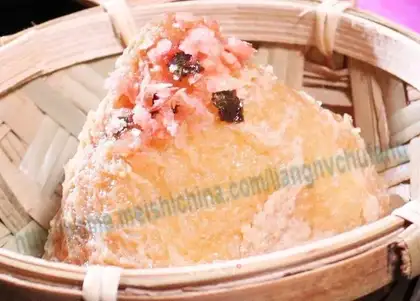 Rotten skin pyramid rice balls