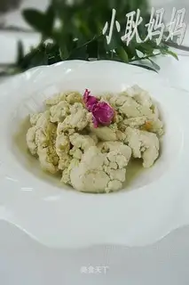 Scrambled eggs with roses