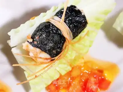 Cuttlefish, seaweed and dragon beard roll
