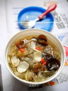 Lily rock sugar ear soup