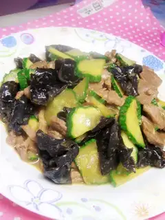 stir-fried pork with cucumber and fungus