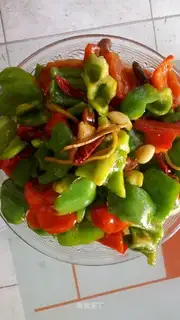 stir-fried sausage with double pepper