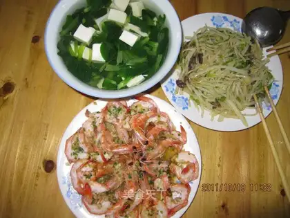 Steamed shrimp on the base