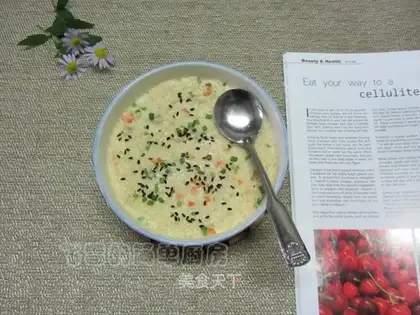 Rice with egg and milk and walnut porridge