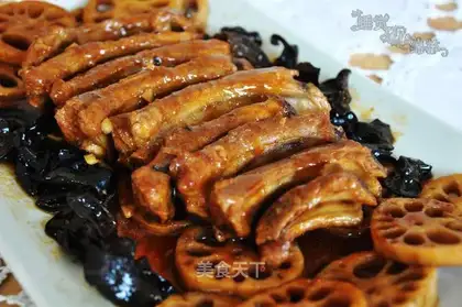 Roasted pork ribs with lotus root