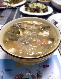 Hot and sour vermicelli soup