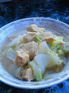 Stewed with frozen tofu with cabbage