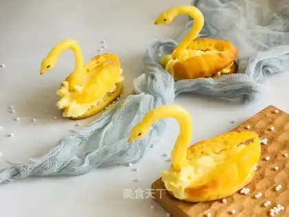 Swan puff