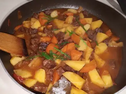 Tomato beef stew potatoes