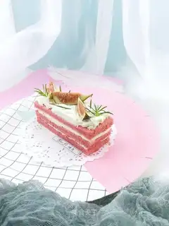 Strawberry chili cream cake