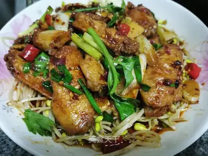 Spicy chicken wings and bean sprouts