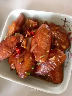 Red chicken wings