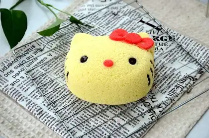 SIX-INCH KITTY STEAM CAKE