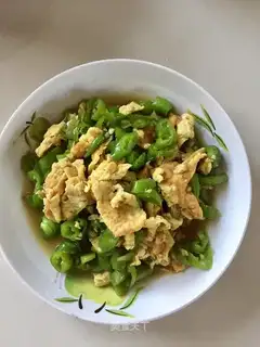 Chili fried eggs